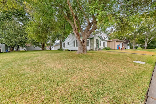 Photo 6 of 209 Schilling Street, Baytown, TX