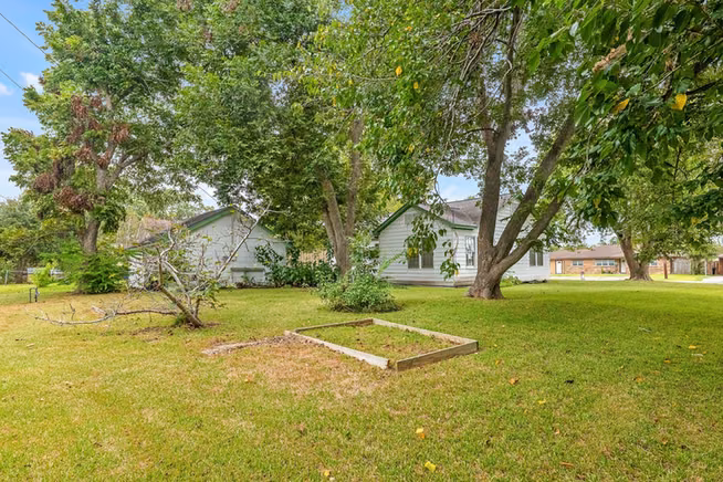 Photo 7 of 209 Schilling Street, Baytown, TX