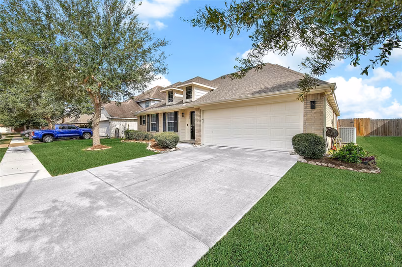 Photo 3 of 6403 Larrycrest Drive, Pearland, TX