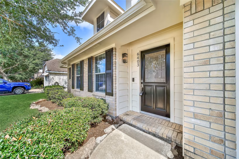 Photo 4 of 6403 Larrycrest Drive, Pearland, TX