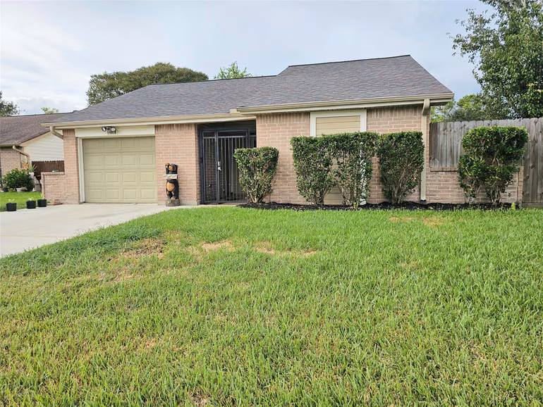 Photo of 14018 Panhandle Drive, Sugar Land, TX 77498