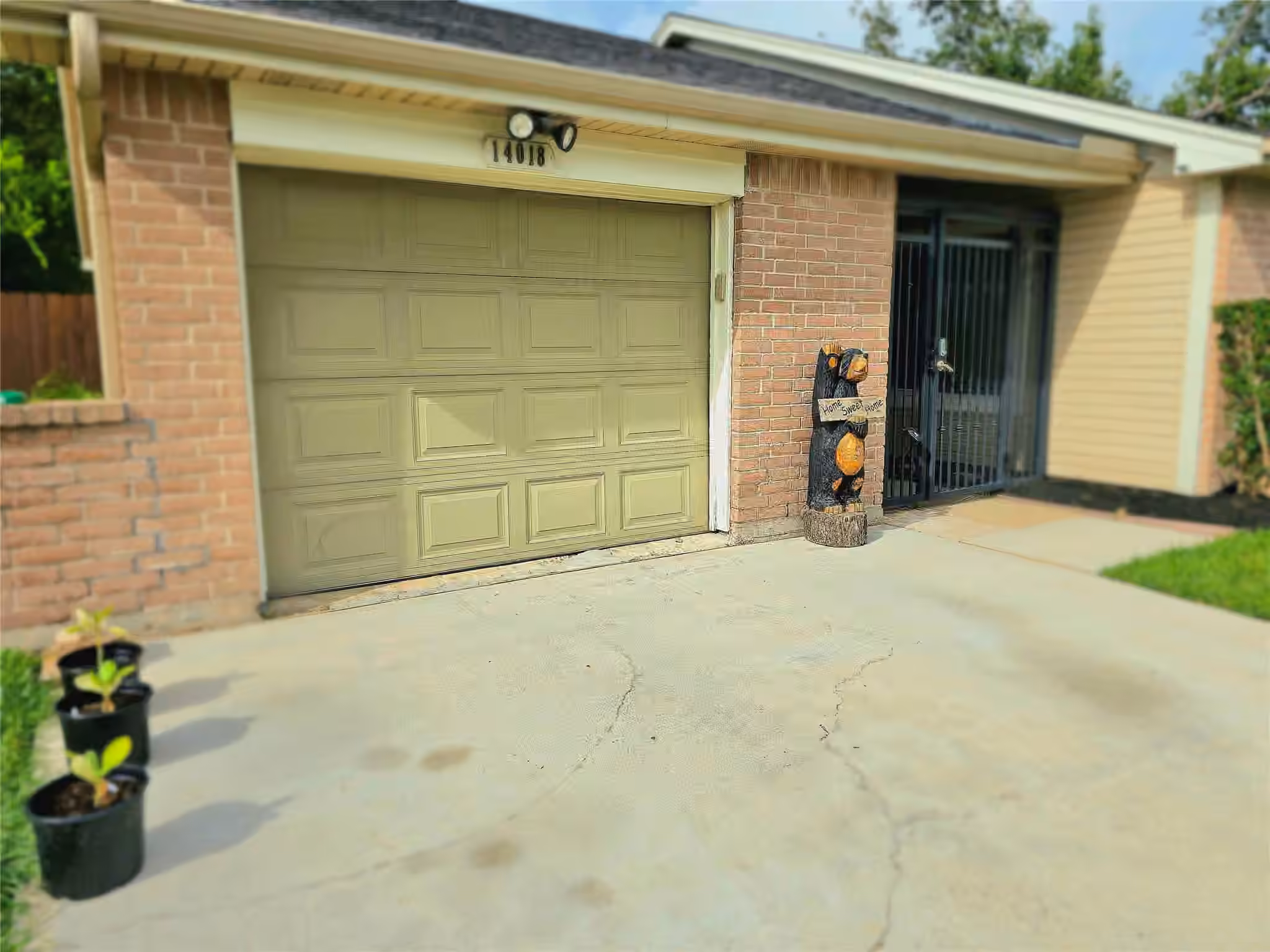 Photo 4 of 14018 Panhandle Drive, Sugar Land, TX