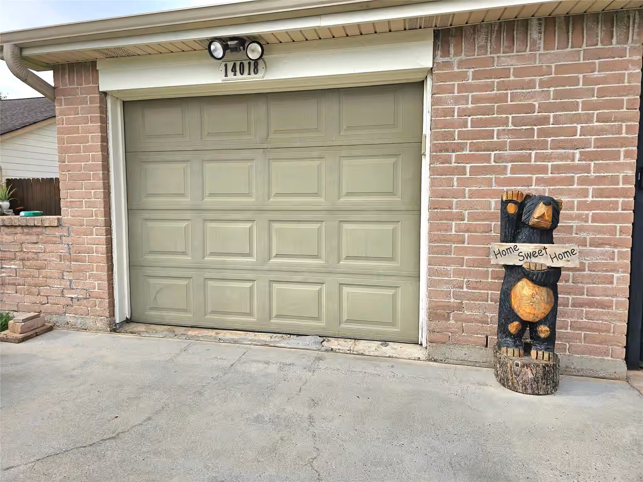 Photo 5 of 14018 Panhandle Drive, Sugar Land, TX