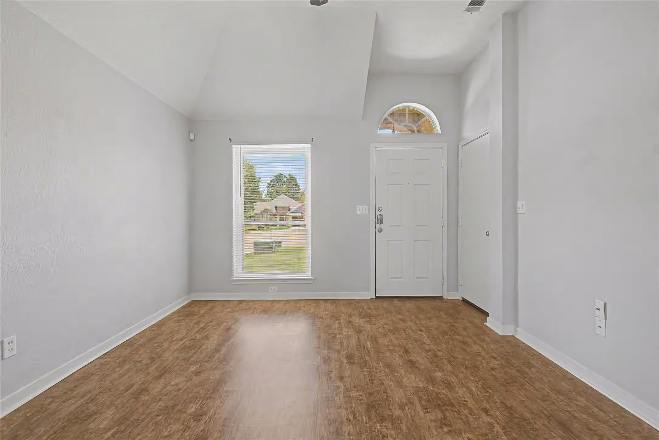 Photo 3 of 111 Enfield Court, Huntsville, TX