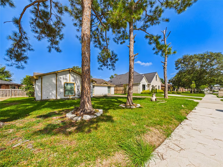 Photo 3 of 11419 Blackhawk Boulevard, Houston, TX