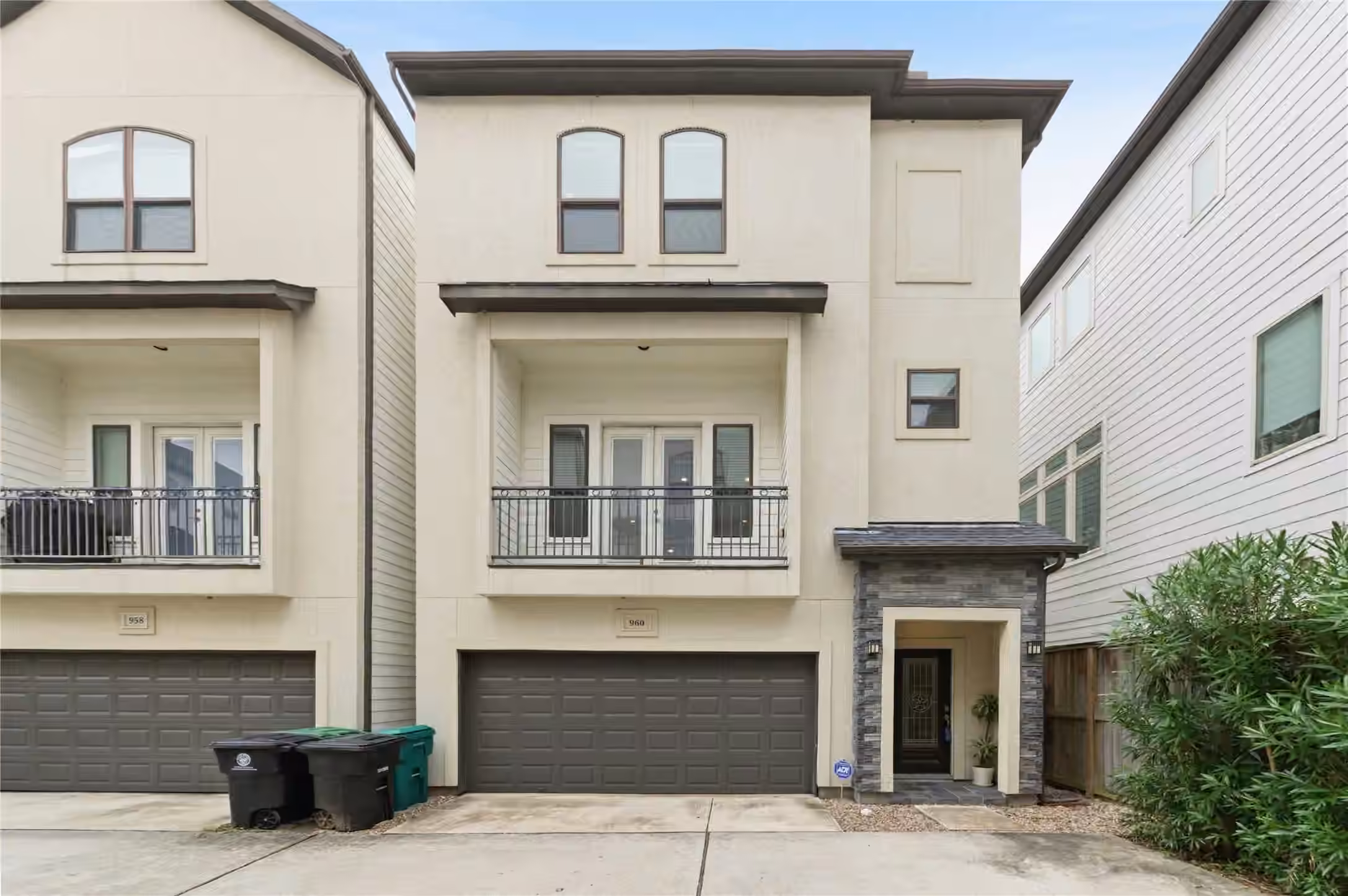 Photo of 960 W 24th Street, Houston, TX