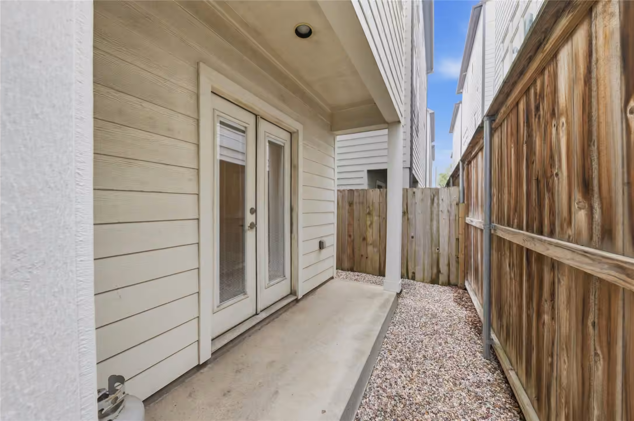 Photo 3 of 960 W 24th Street, Houston, TX