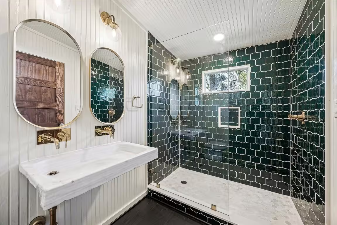 Photo 7 of 208 N Rusk Street, Fayetteville, TX