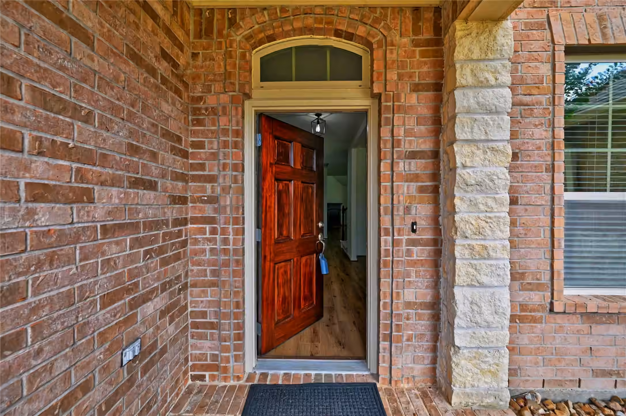 Photo 3 of 1511 Jacobs Forest Drive, Conroe, TX