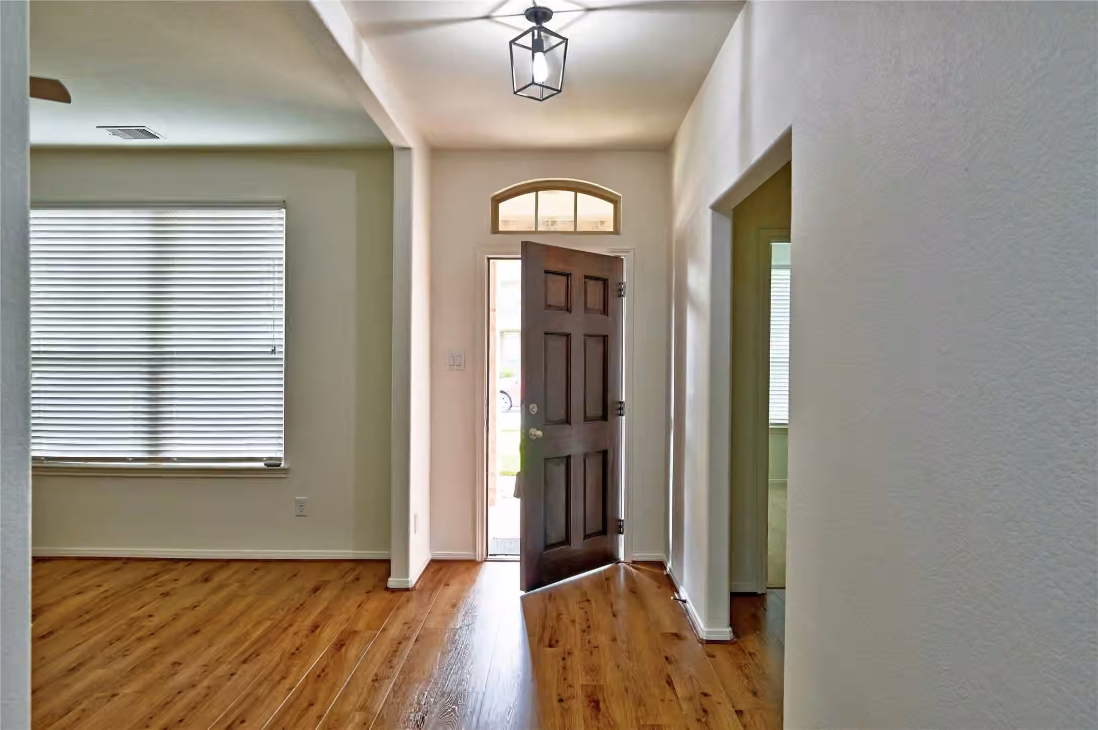 Photo 4 of 1511 Jacobs Forest Drive, Conroe, TX