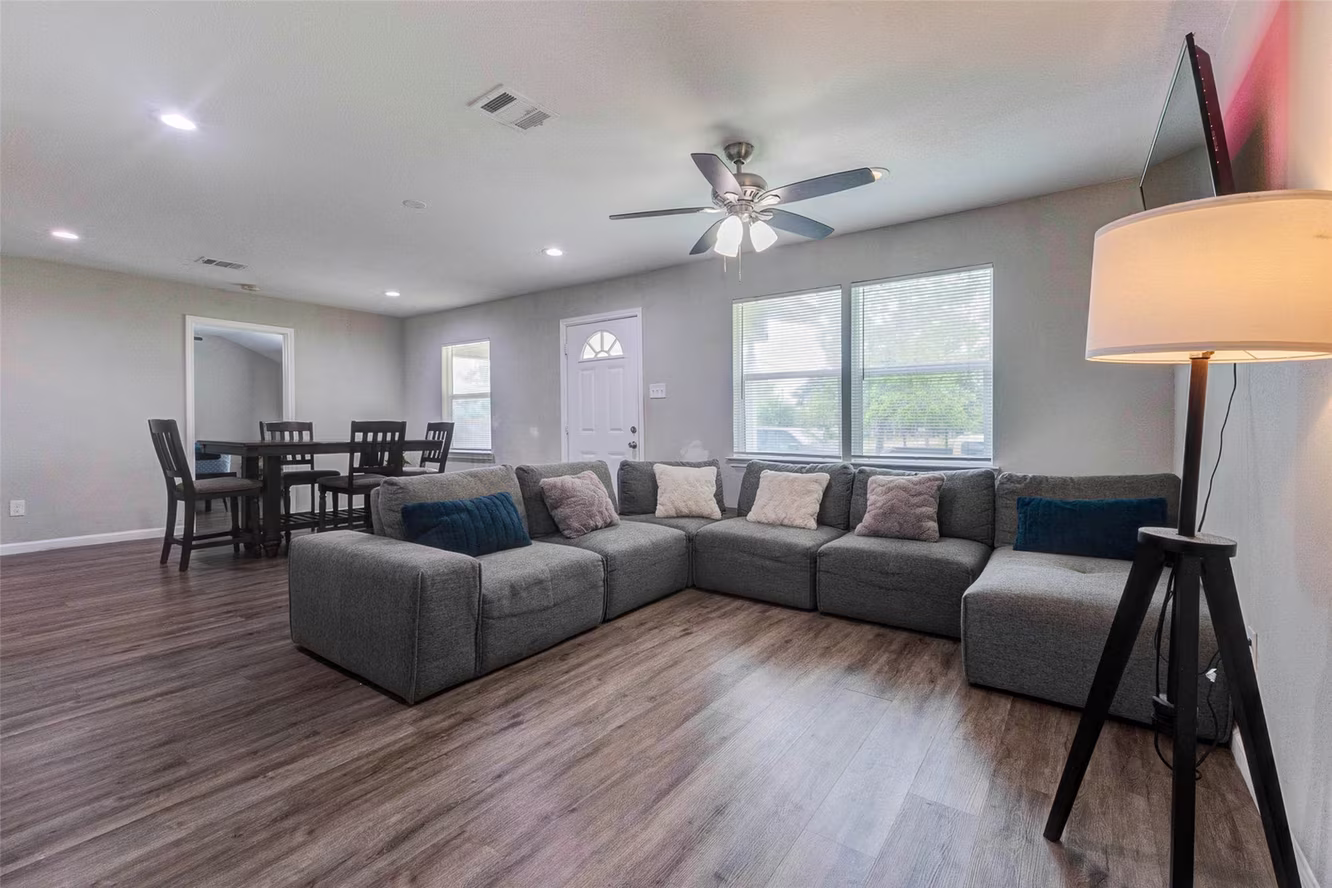 Photo 4 of 5031 Caplin Street, Houston, TX