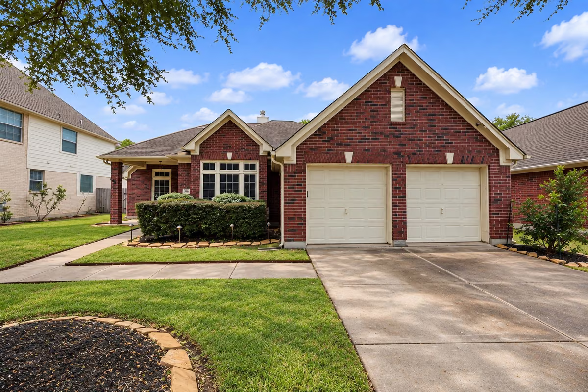 Photo of 1918 Oakwood Court Drive, Baytown, TX 77521