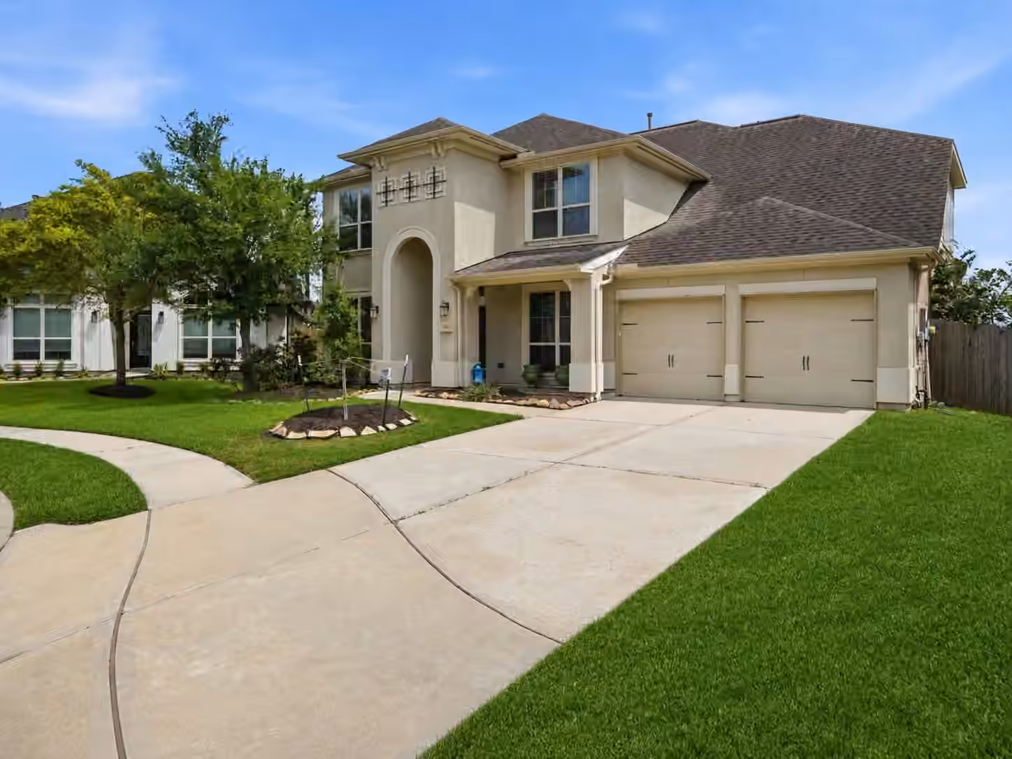 Photo 2 of 1813 Emerald Trace Lane, Pearland, TX