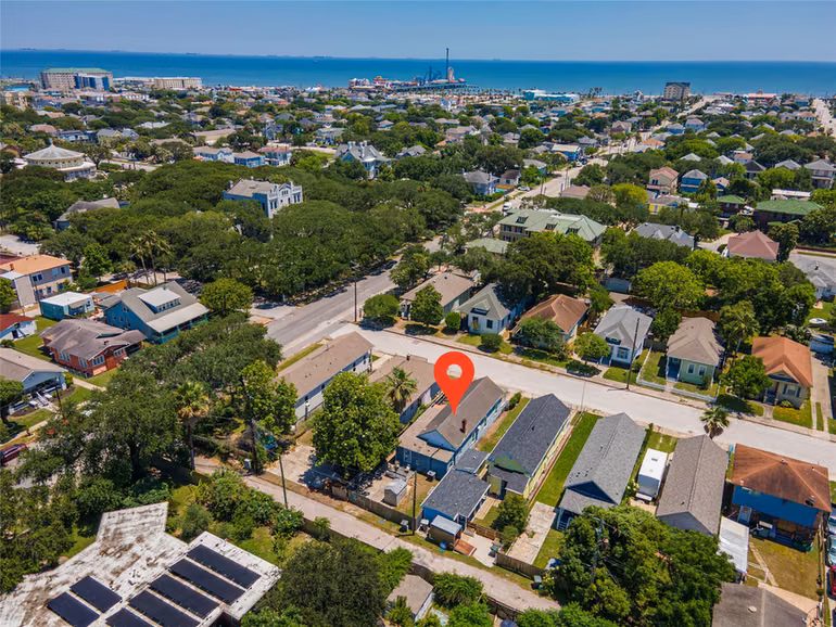 Photo of 2912 Avenue N 1/2, Galveston, TX 77550