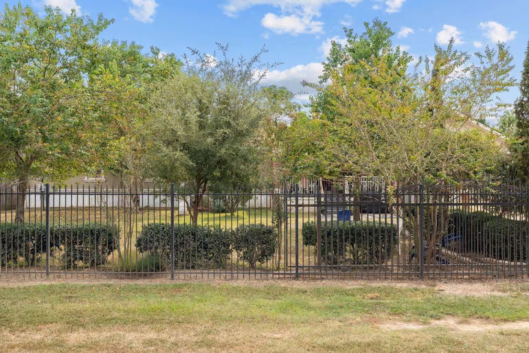 Photo 5 of 16320 Summit Oaks Drive, Conroe, TX