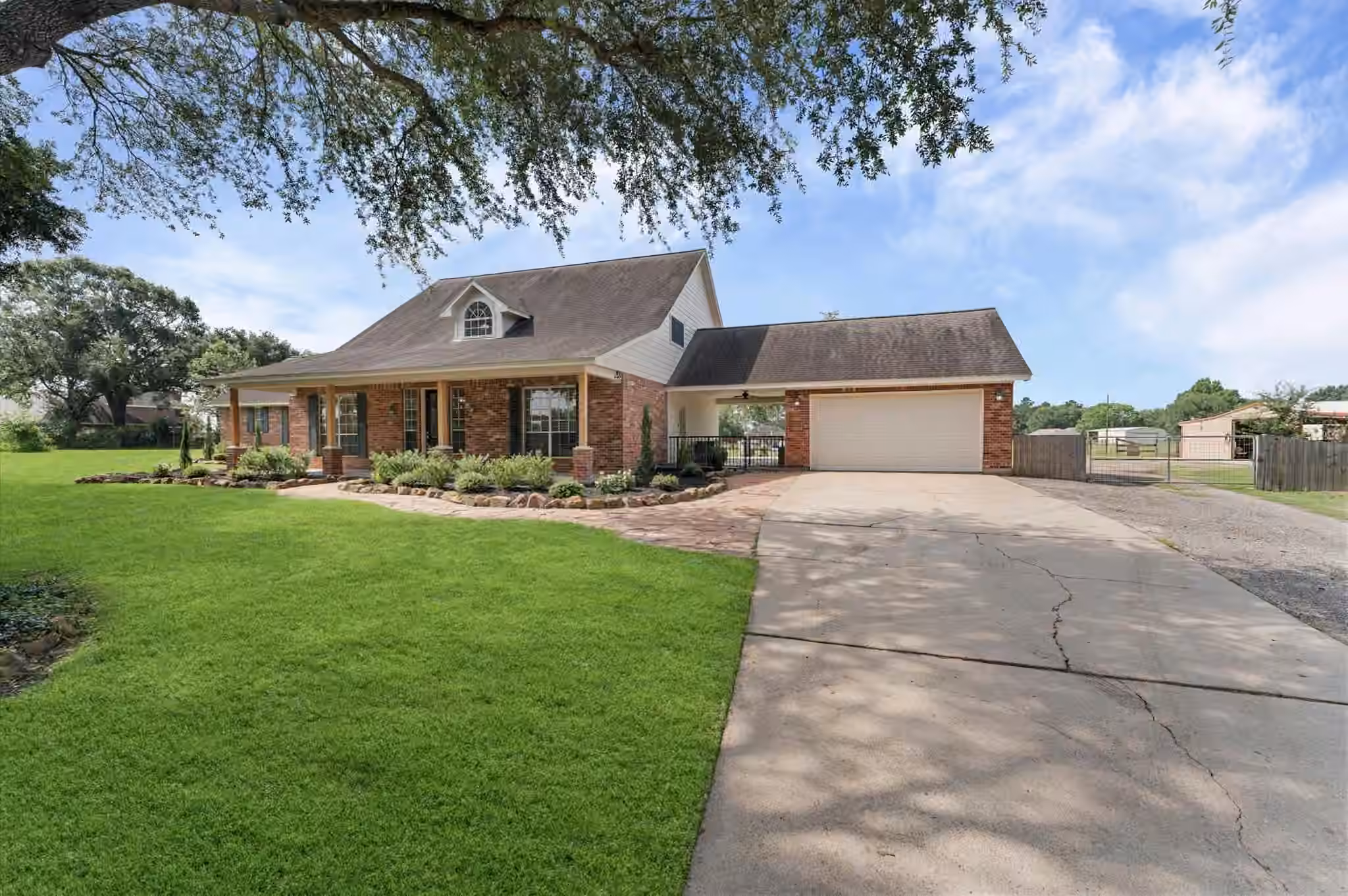 Photo 3 of 33014 Grove Park Drive, Waller, TX
