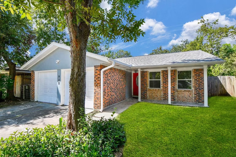 Photo of 922 Bacliff Drive, Bacliff, TX