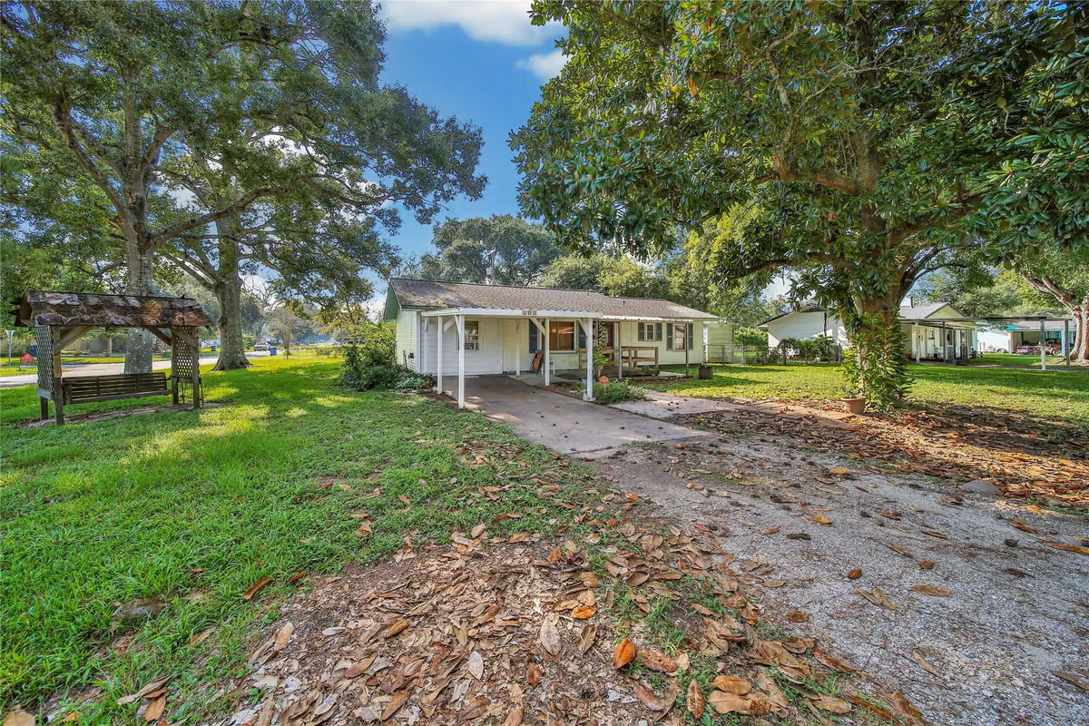 Photo of 202 Hammond Loop, Sweeny, TX 77480