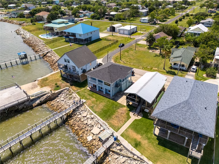 Photo 6 of 645 3rd Street, San Leon, TX