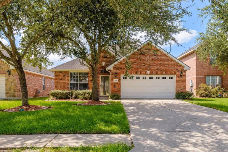Photo of 625 Laurelmist Lane, La Marque, TX