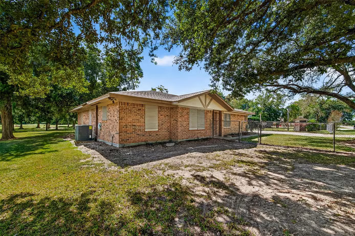 Photo 4 of 12021 7th 1/2 Street, Santa Fe, TX