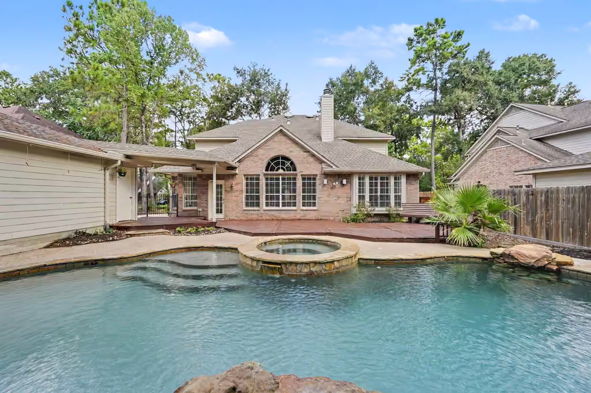 Photo 3 of 83 E Green Gables Circle, The Woodlands, TX