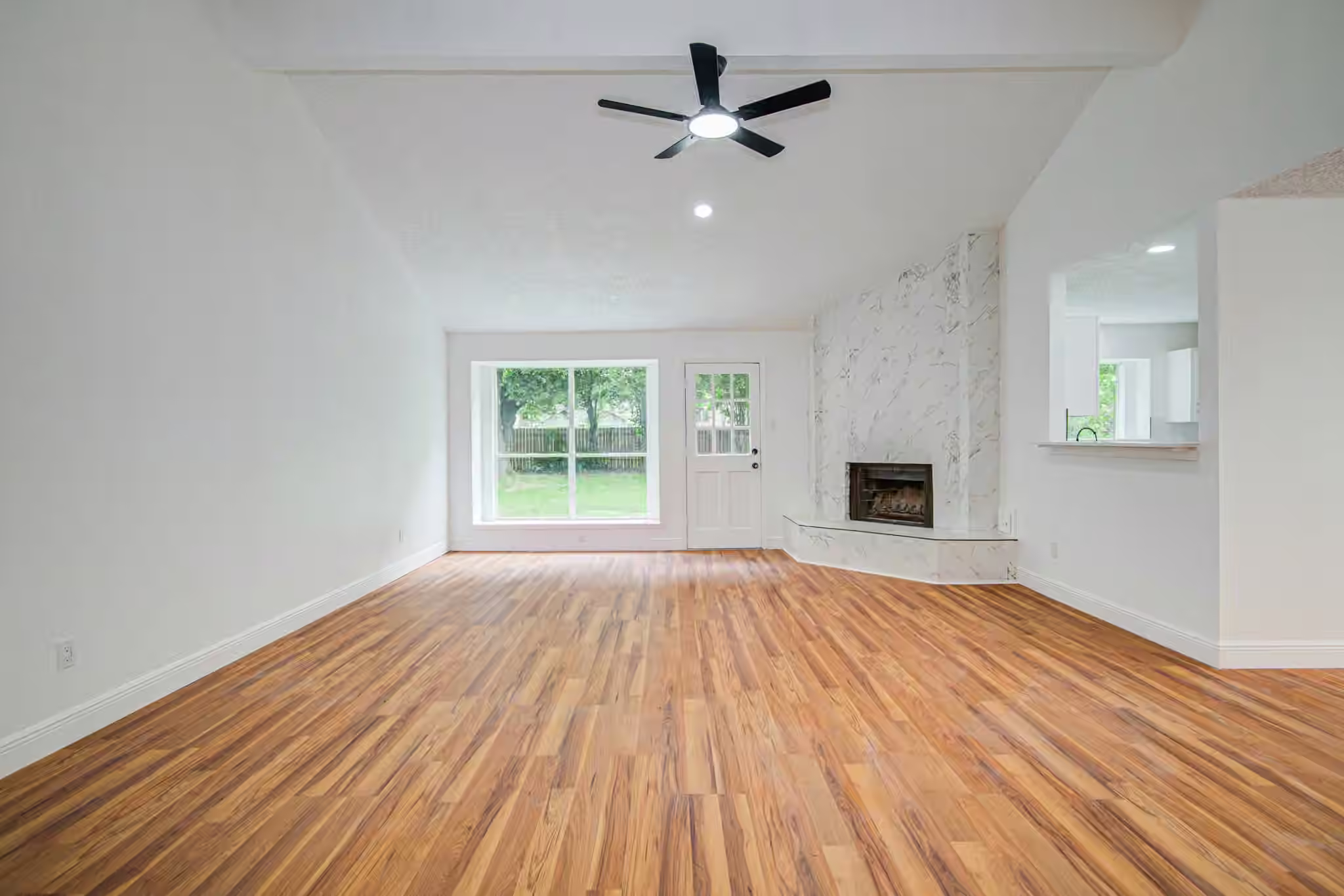 Photo 4 of 24127 Spring Towne Drive, Spring, TX