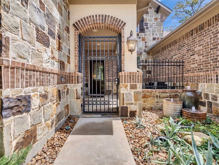 Photo 3 of 114 N Braided Branch Drive, Tomball, TX