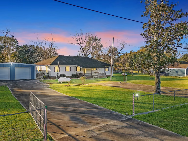 Photo of 9313 State Highway 61, Hankamer, TX