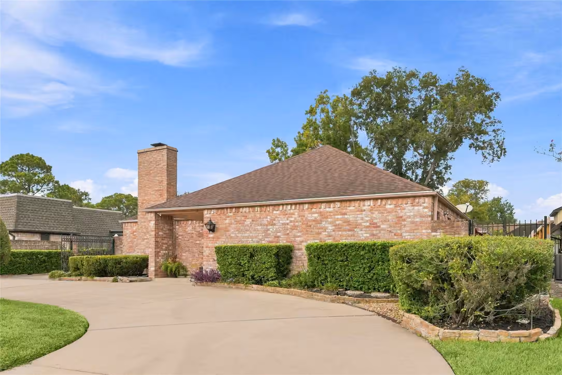 Photo 5 of 2907 Fairway Drive, Sugar Land, TX