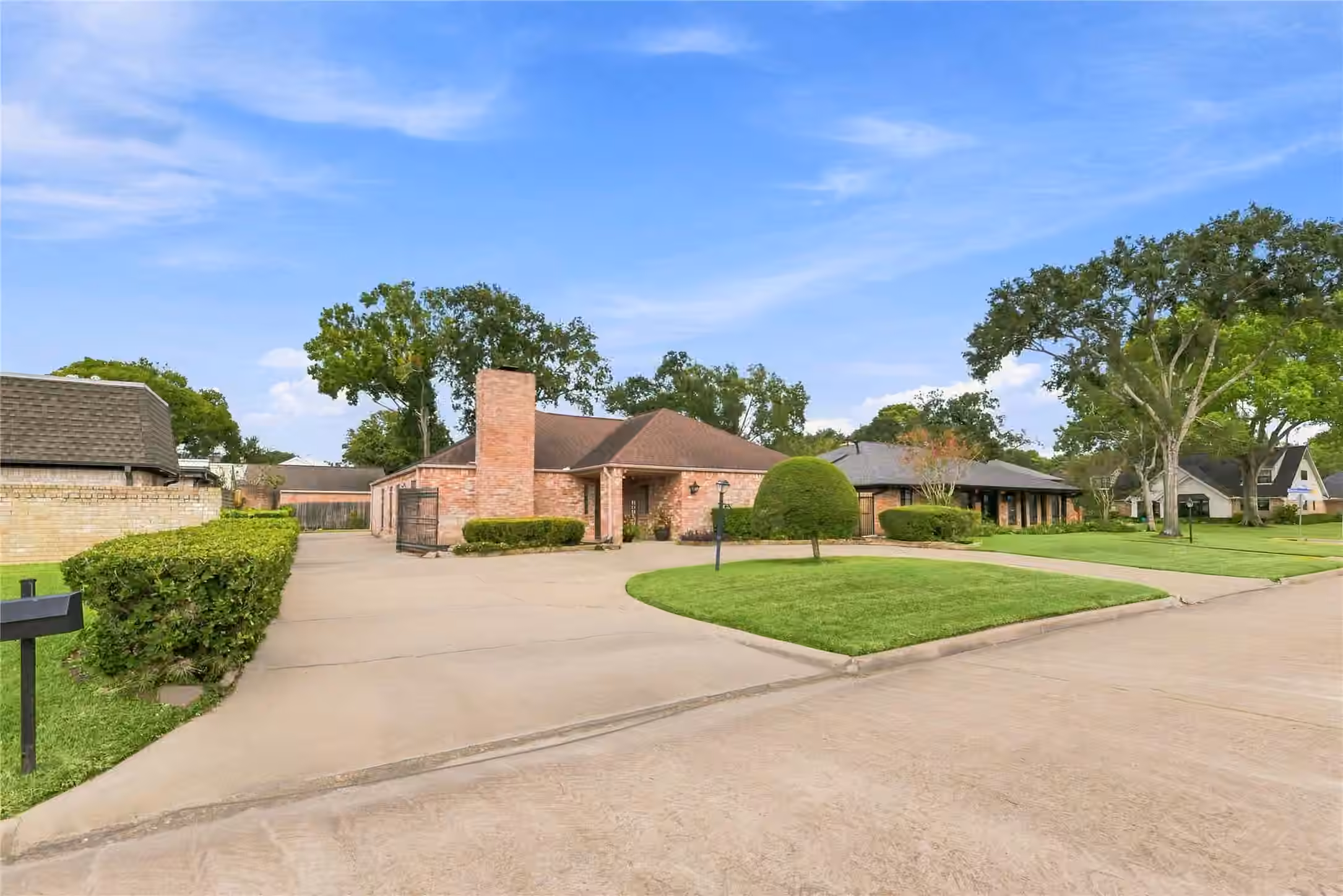 Photo 6 of 2907 Fairway Drive, Sugar Land, TX