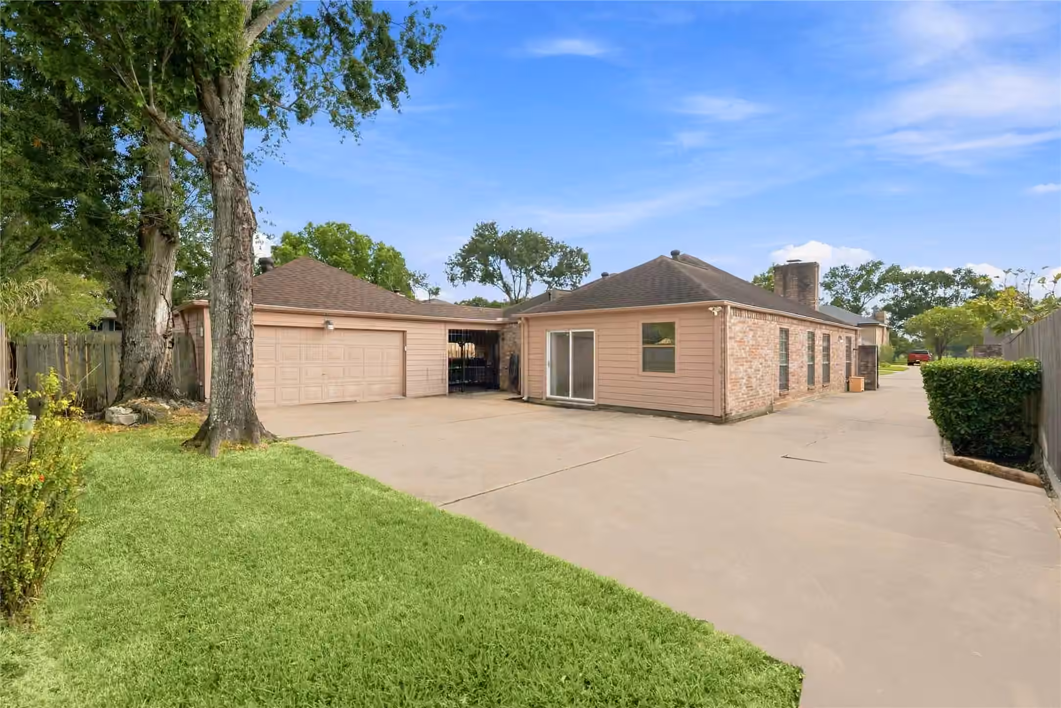 Photo 7 of 2907 Fairway Drive, Sugar Land, TX