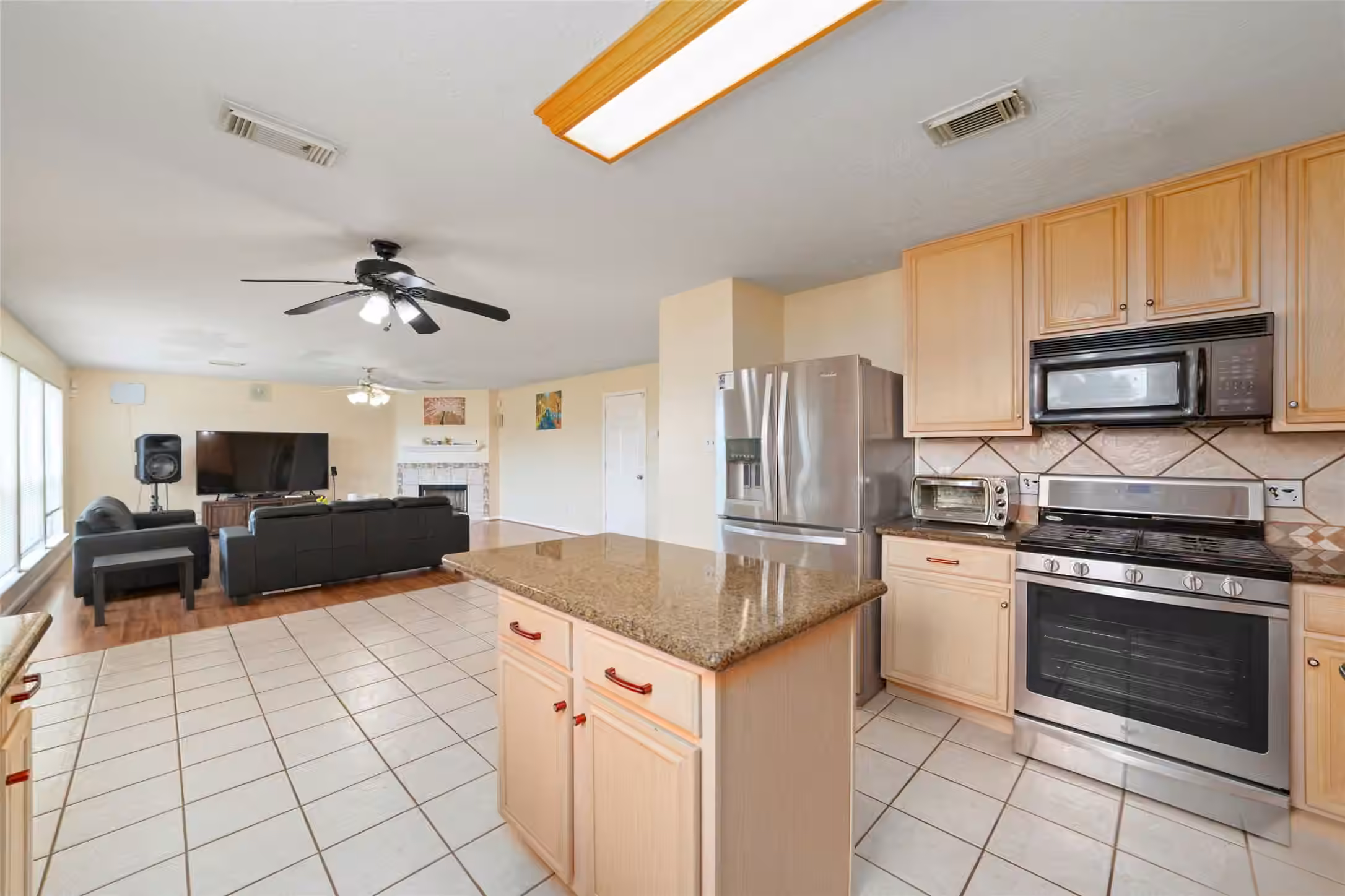 Photo 7 of 2235 Heatherwood Drive, Missouri City, TX