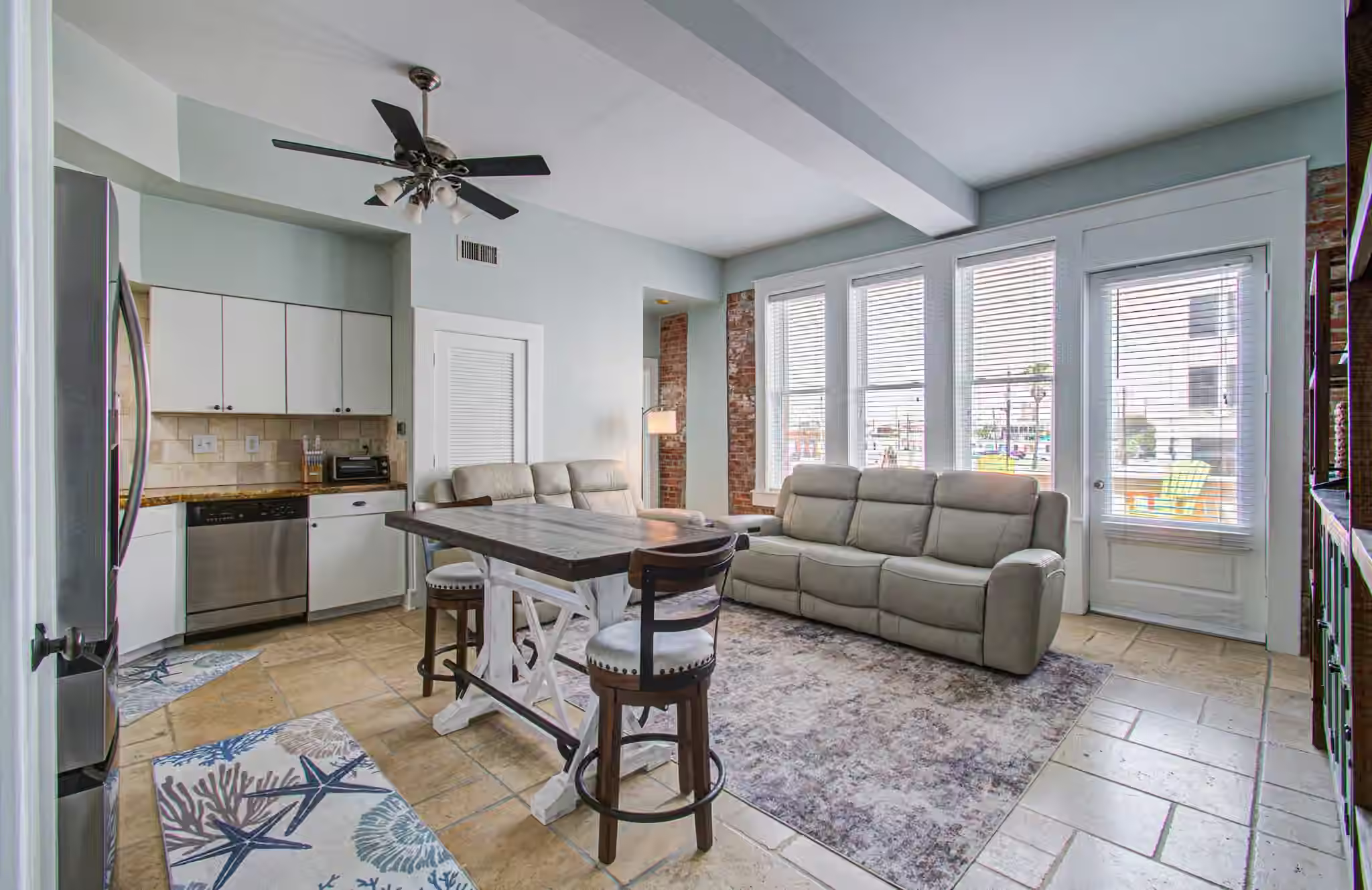 Photo 4 of 202 25th Street 202, Galveston, TX
