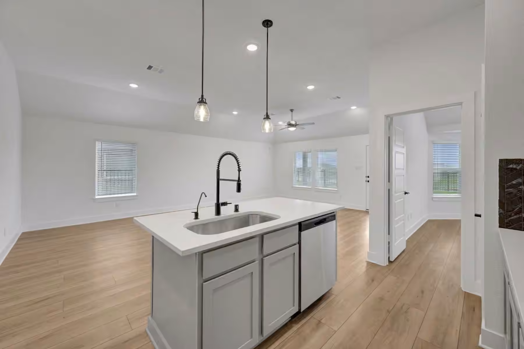 Photo 6 of 13925 Baikal Manor Drive, Santa Fe, TX
