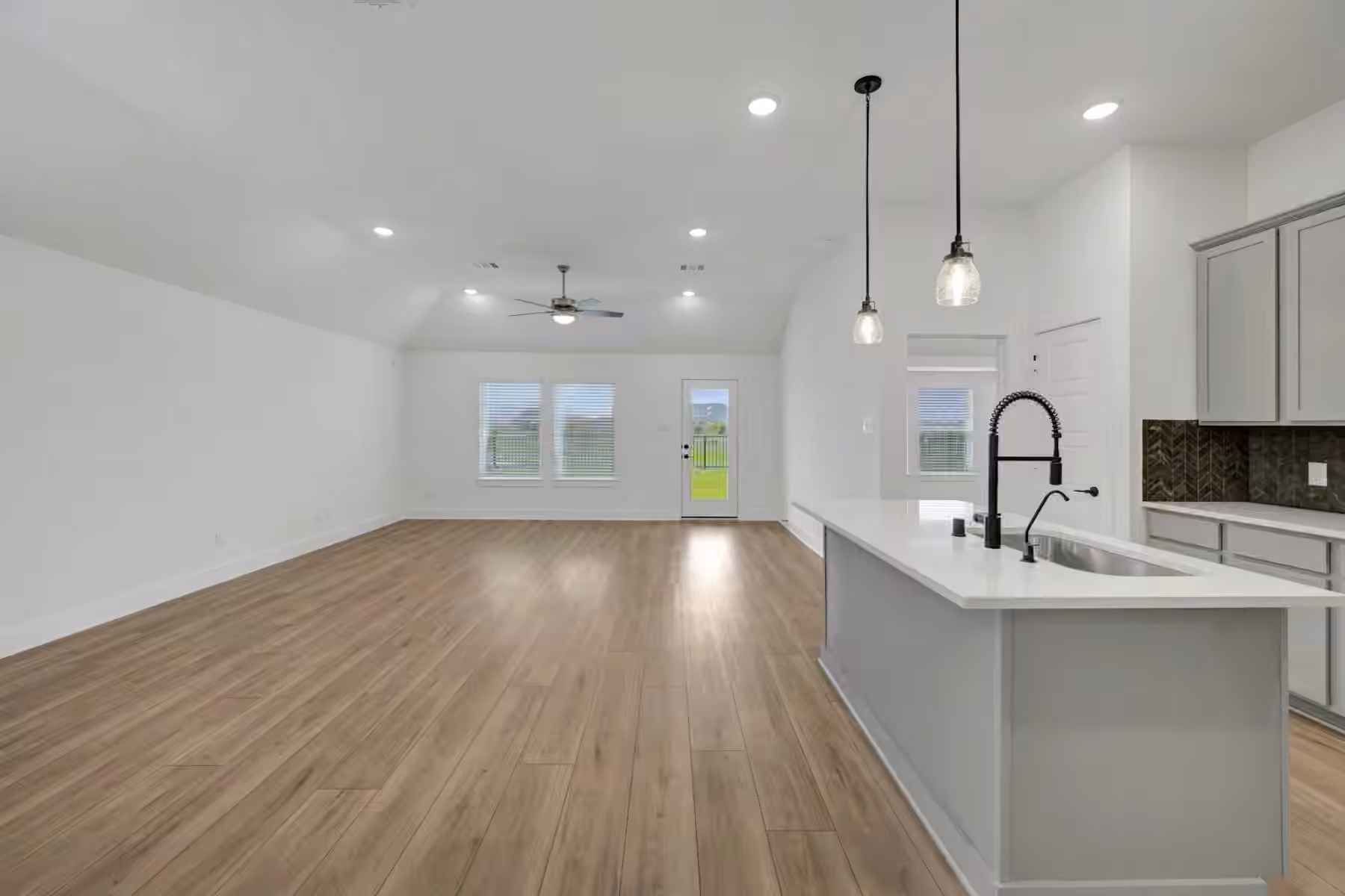 Photo 7 of 13925 Baikal Manor Drive, Santa Fe, TX