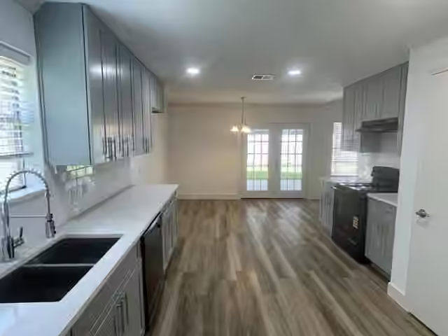 Photo 3 of 3807 Lamplighter Circle, Missouri City, TX