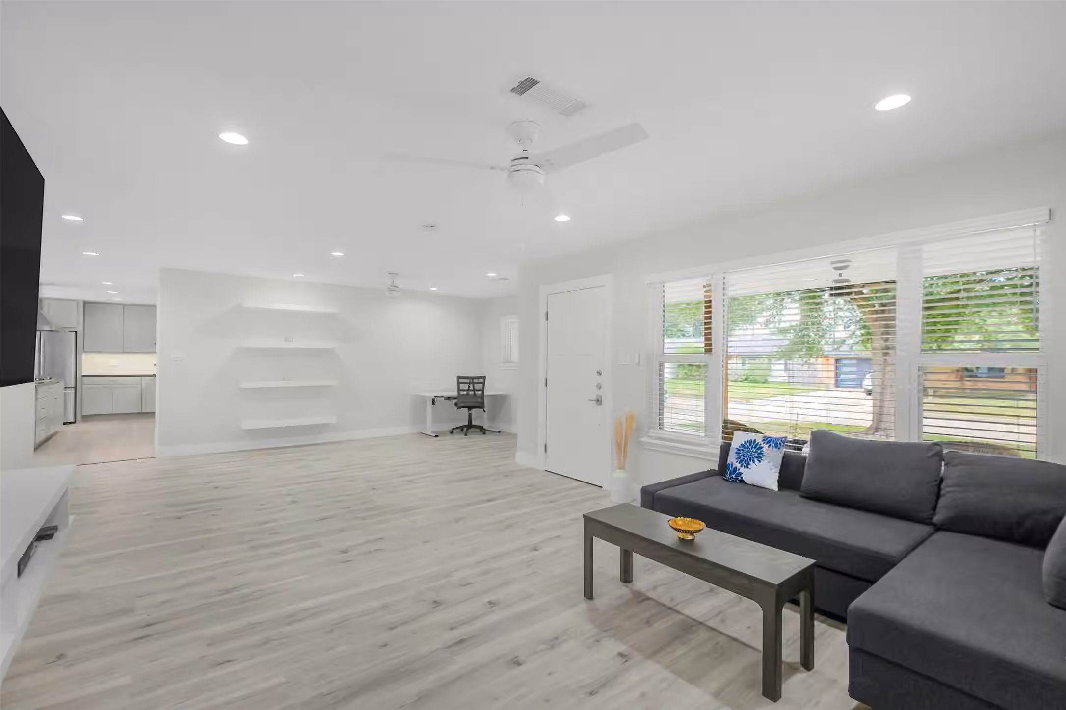 Photo 3 of 1710 Willowby Drive, Houston, TX
