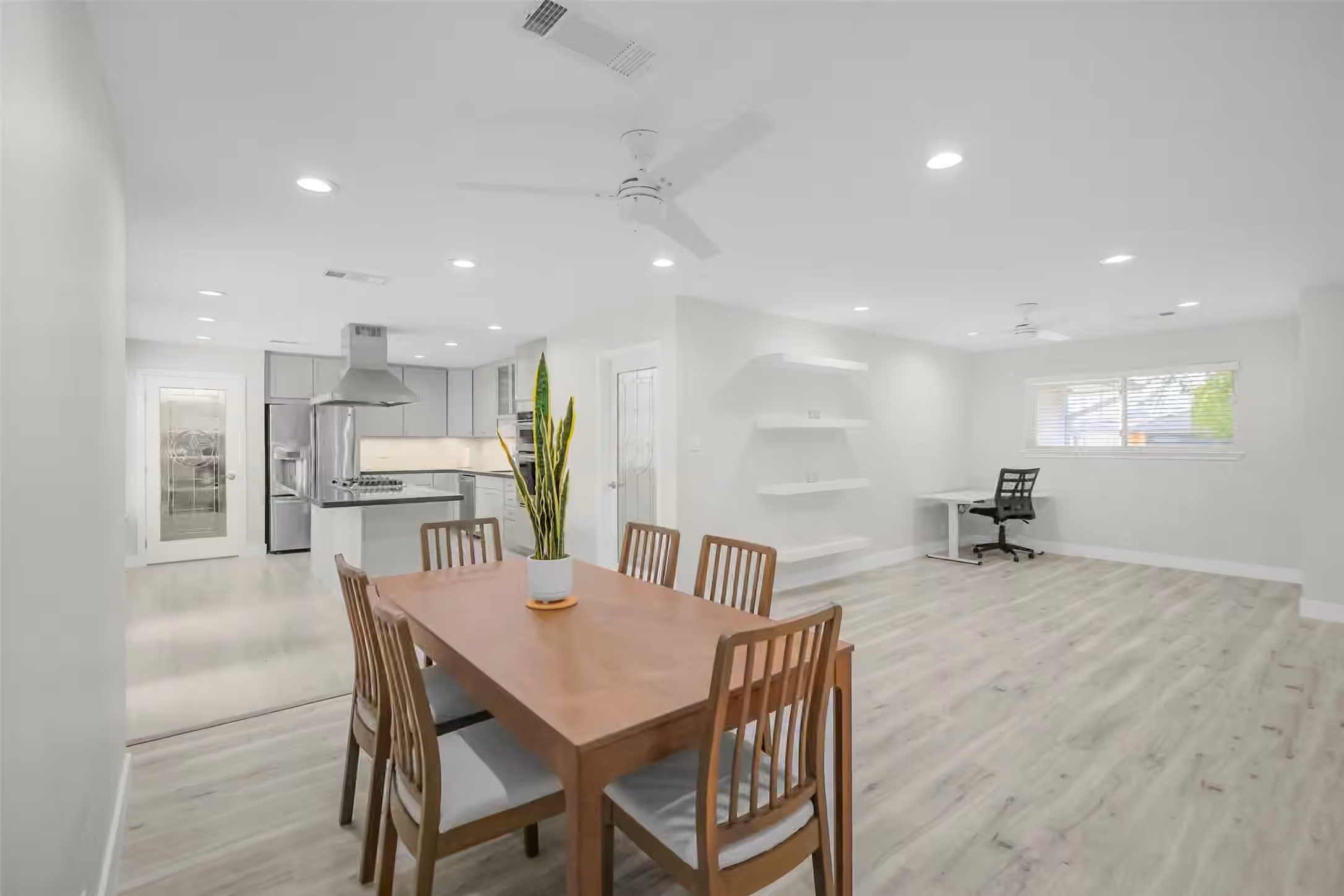 Photo 5 of 1710 Willowby Drive, Houston, TX