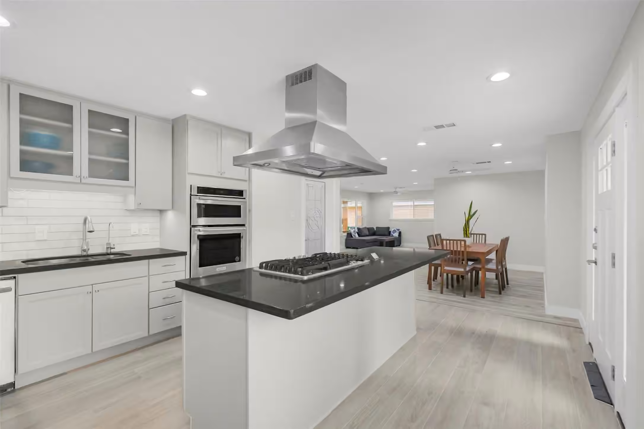 Photo 7 of 1710 Willowby Drive, Houston, TX