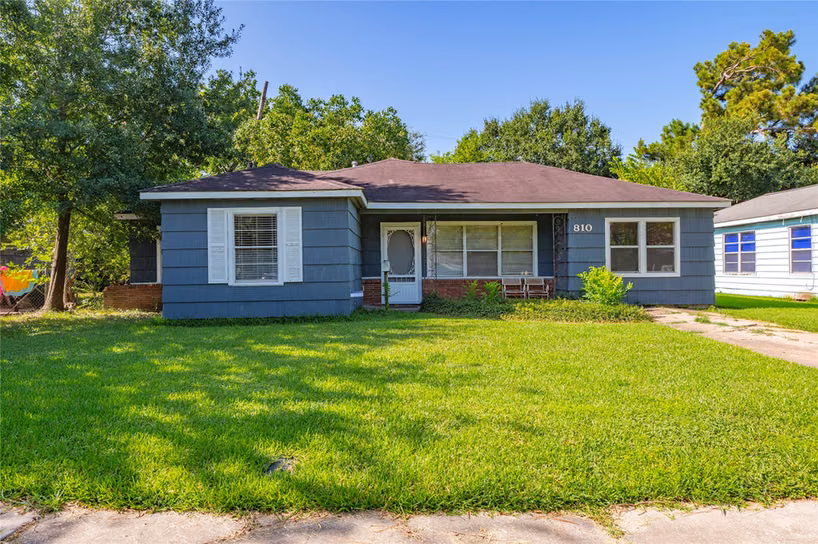 Photo 2 of 810 Armor Avenue, Pasadena, TX