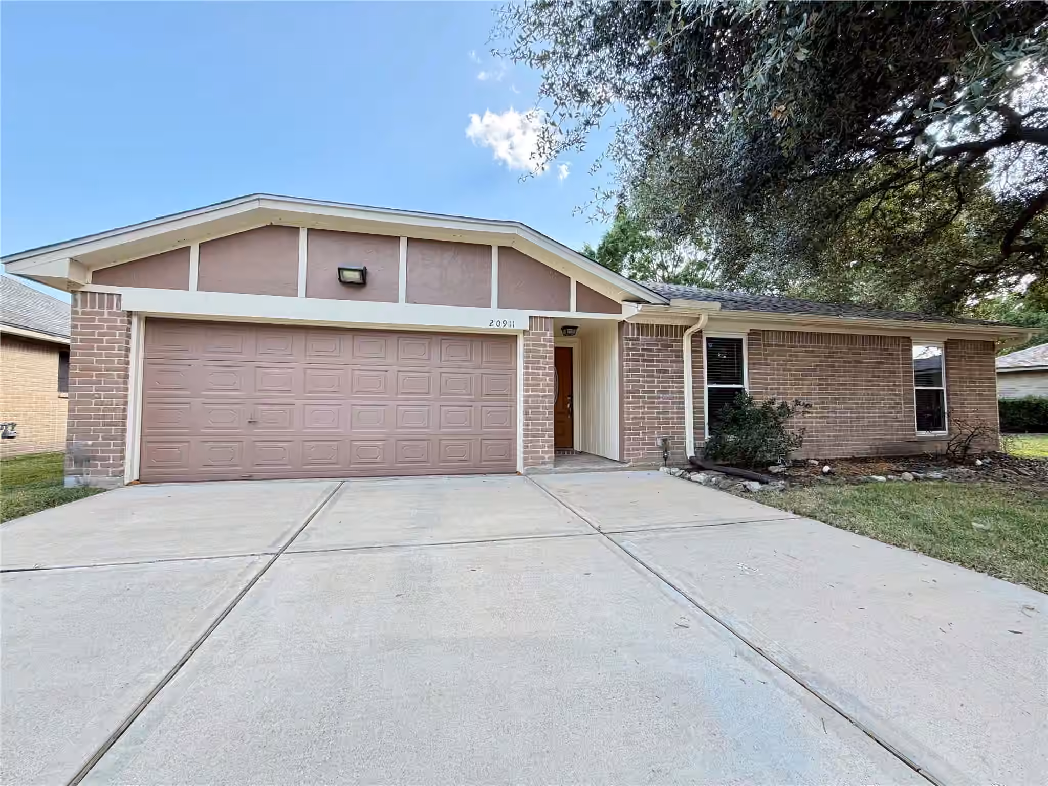 Photo 2 of 20911 Park Bridge Drive, Katy, TX
