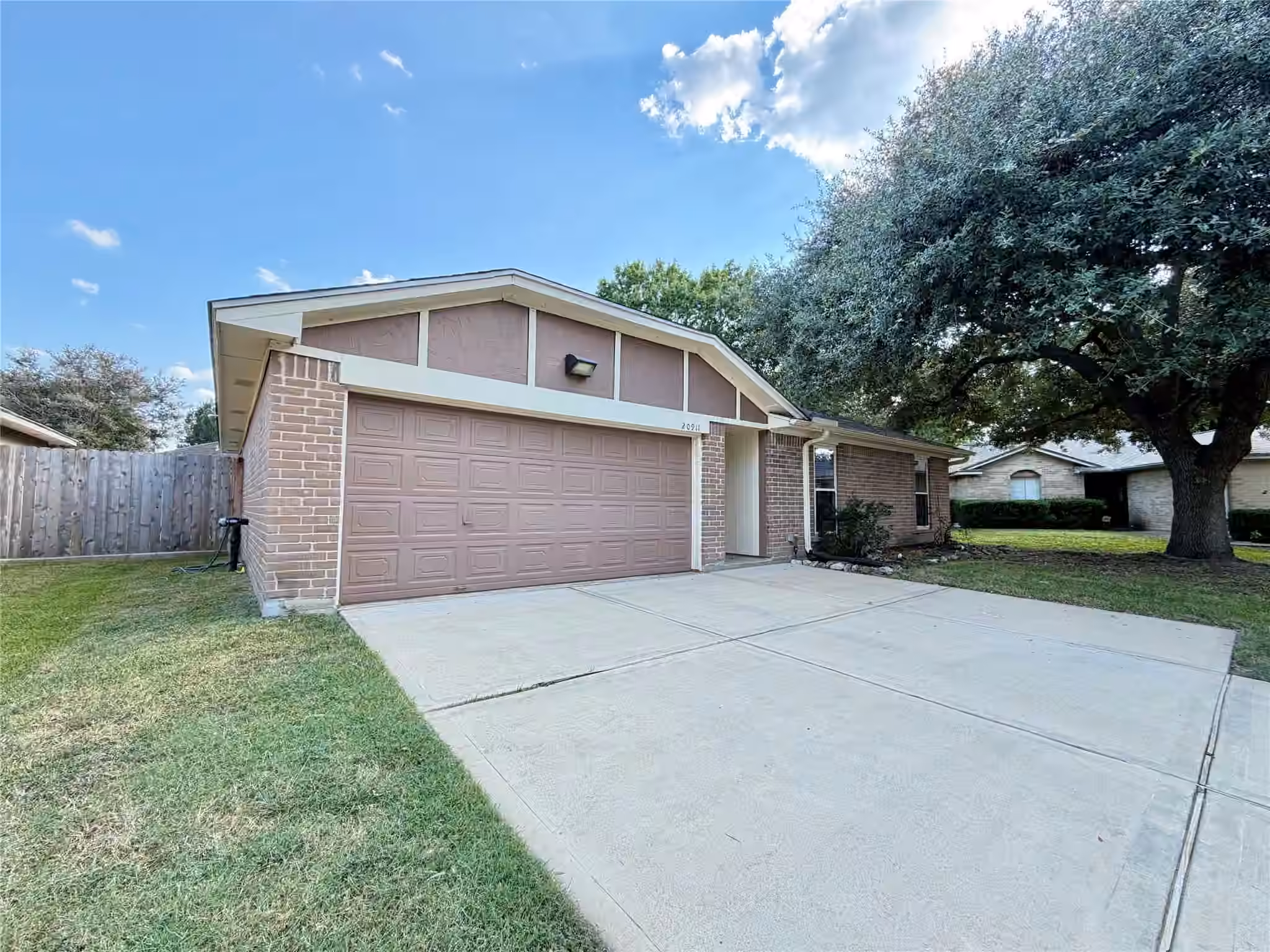 Photo 4 of 20911 Park Bridge Drive, Katy, TX