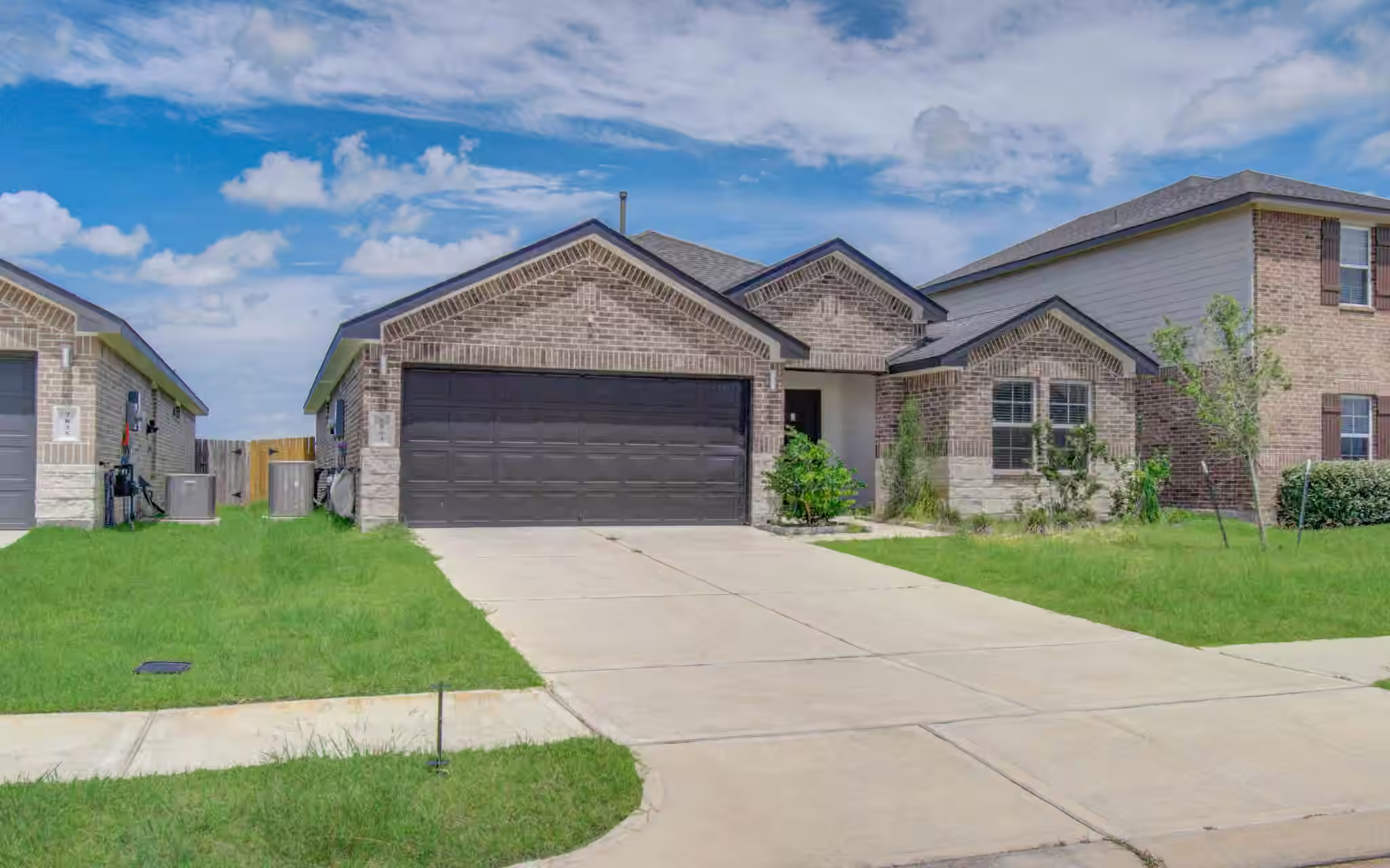 Photo 3 of 7903 Wrangler Shack Lane, Rosharon, TX
