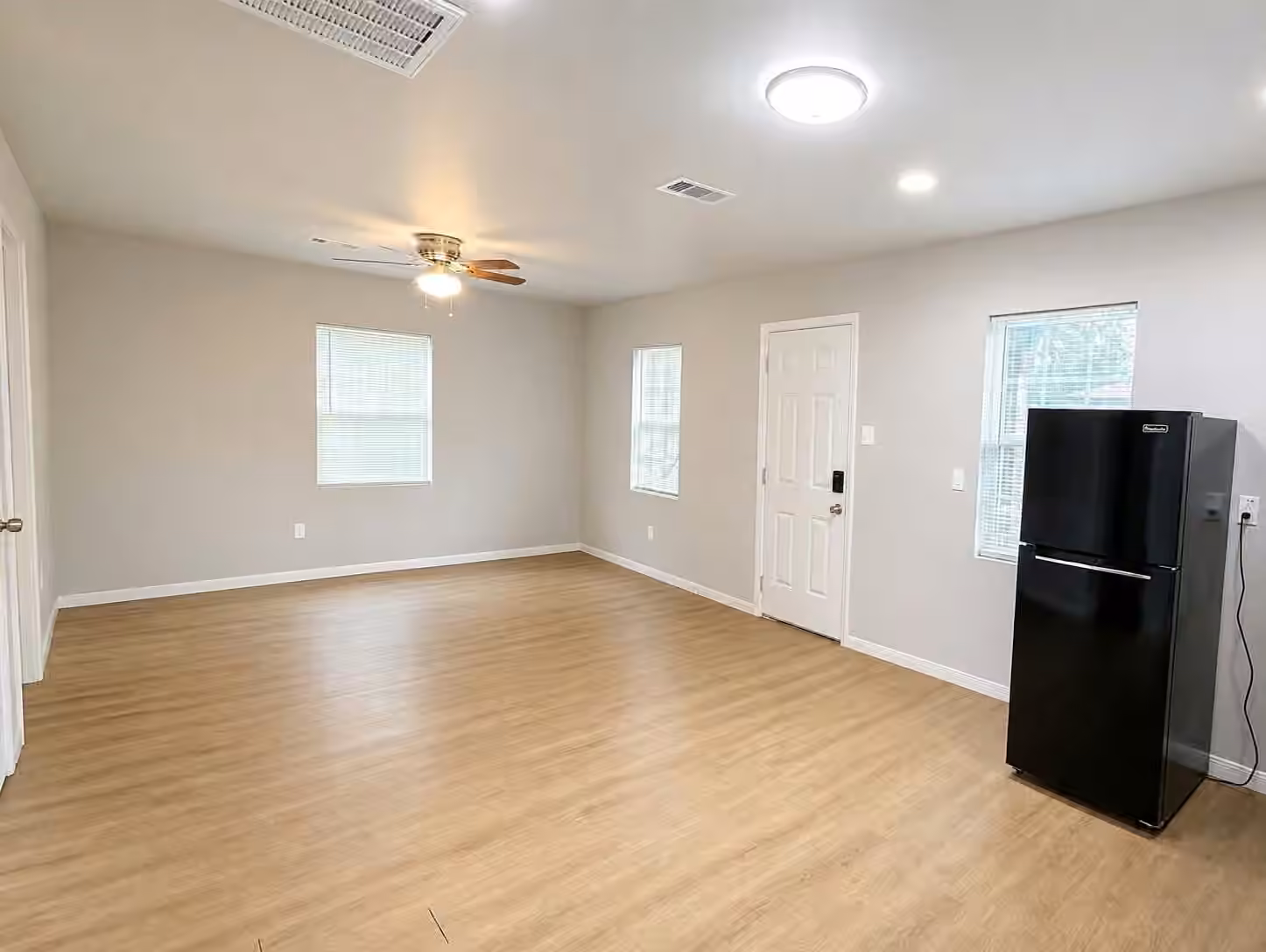 Photo 3 of 15521 Highway 6, Santa Fe, TX