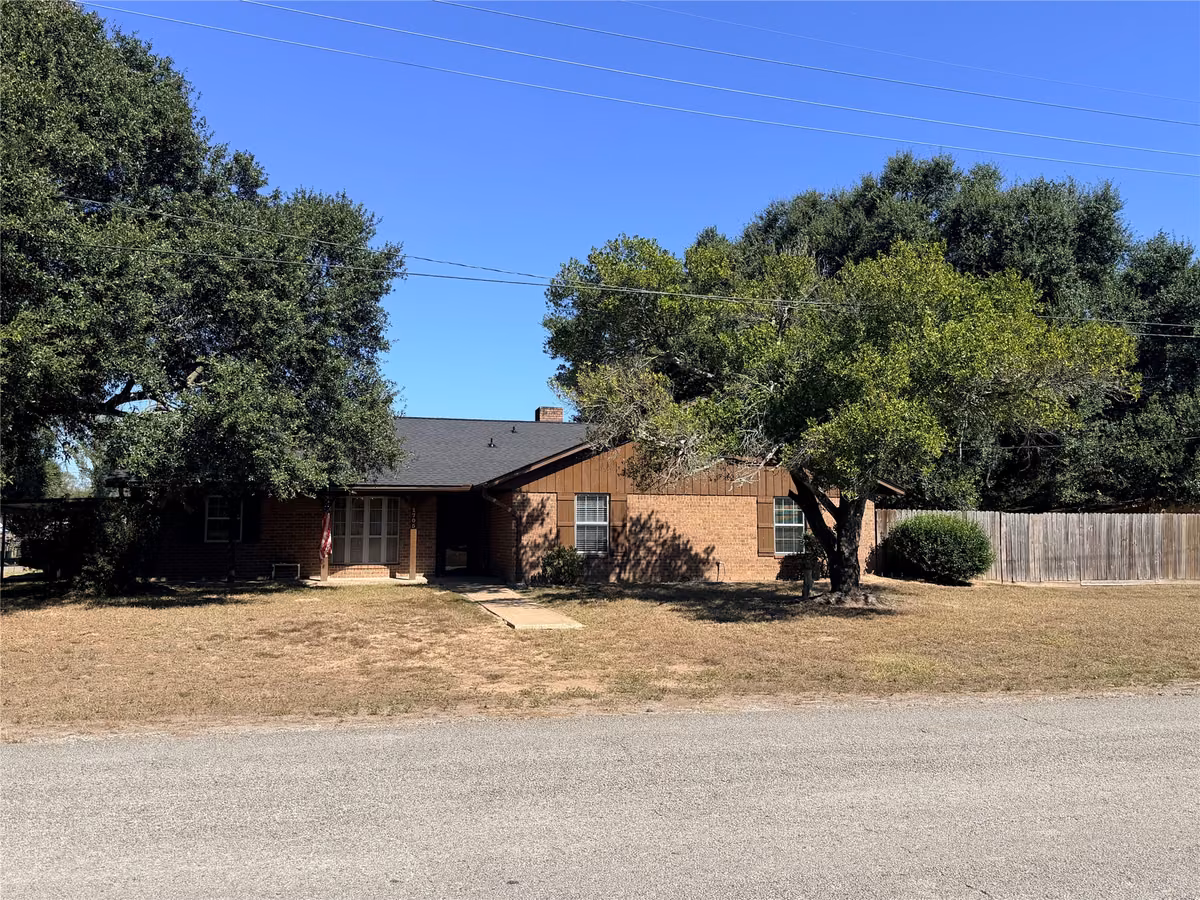 Photo of 1705 Edgewood Street, Liberty, TX 77575