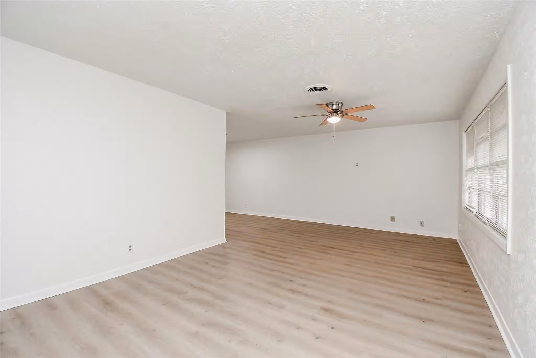 Photo 5 of 731 Dunwick Lane, Pasadena, TX