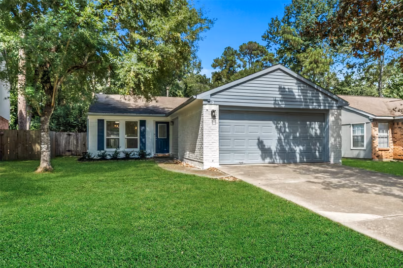 Photo 2 of 7 Hasting Oak Court, The Woodlands, TX