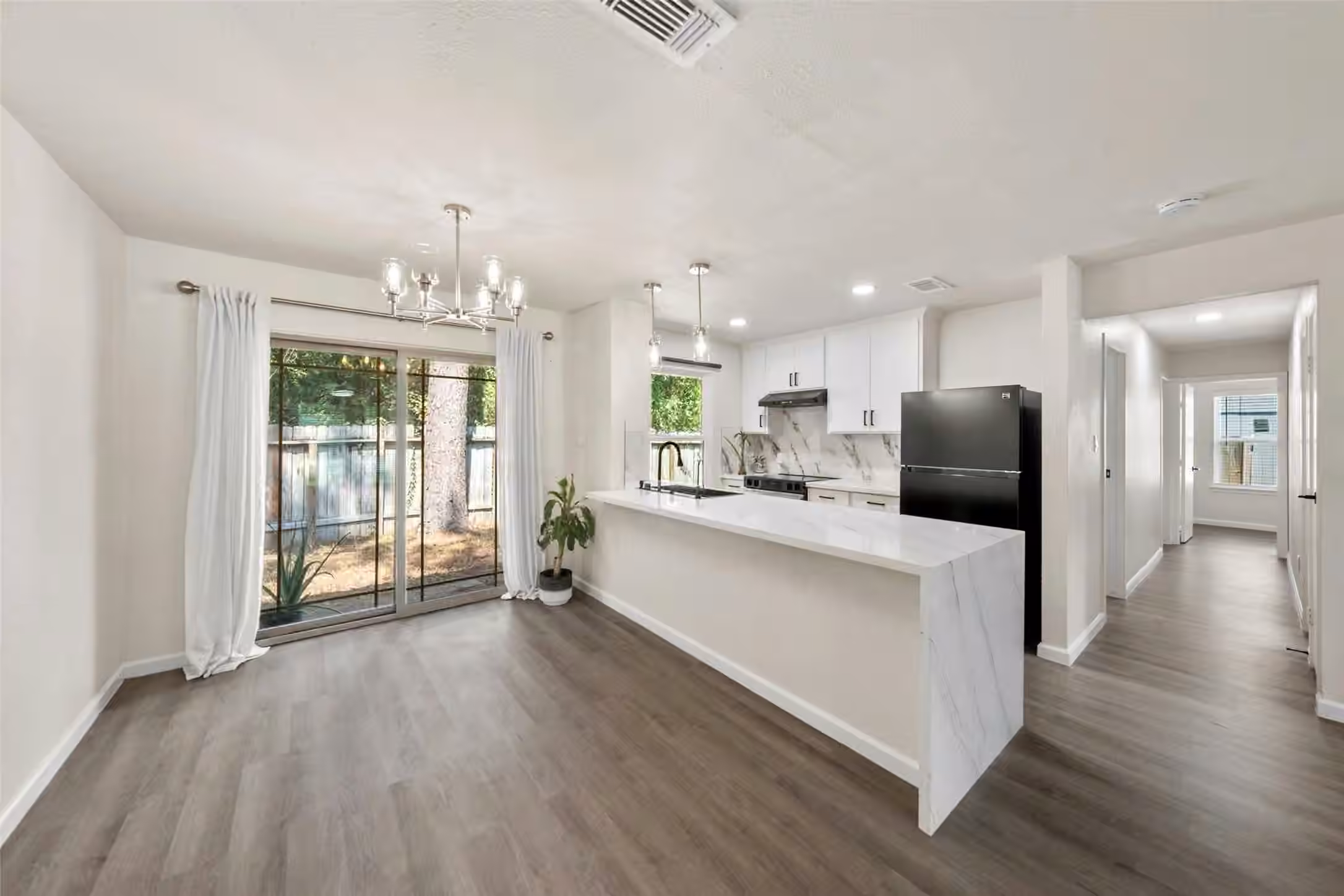 Photo 4 of 7 Hasting Oak Court, The Woodlands, TX