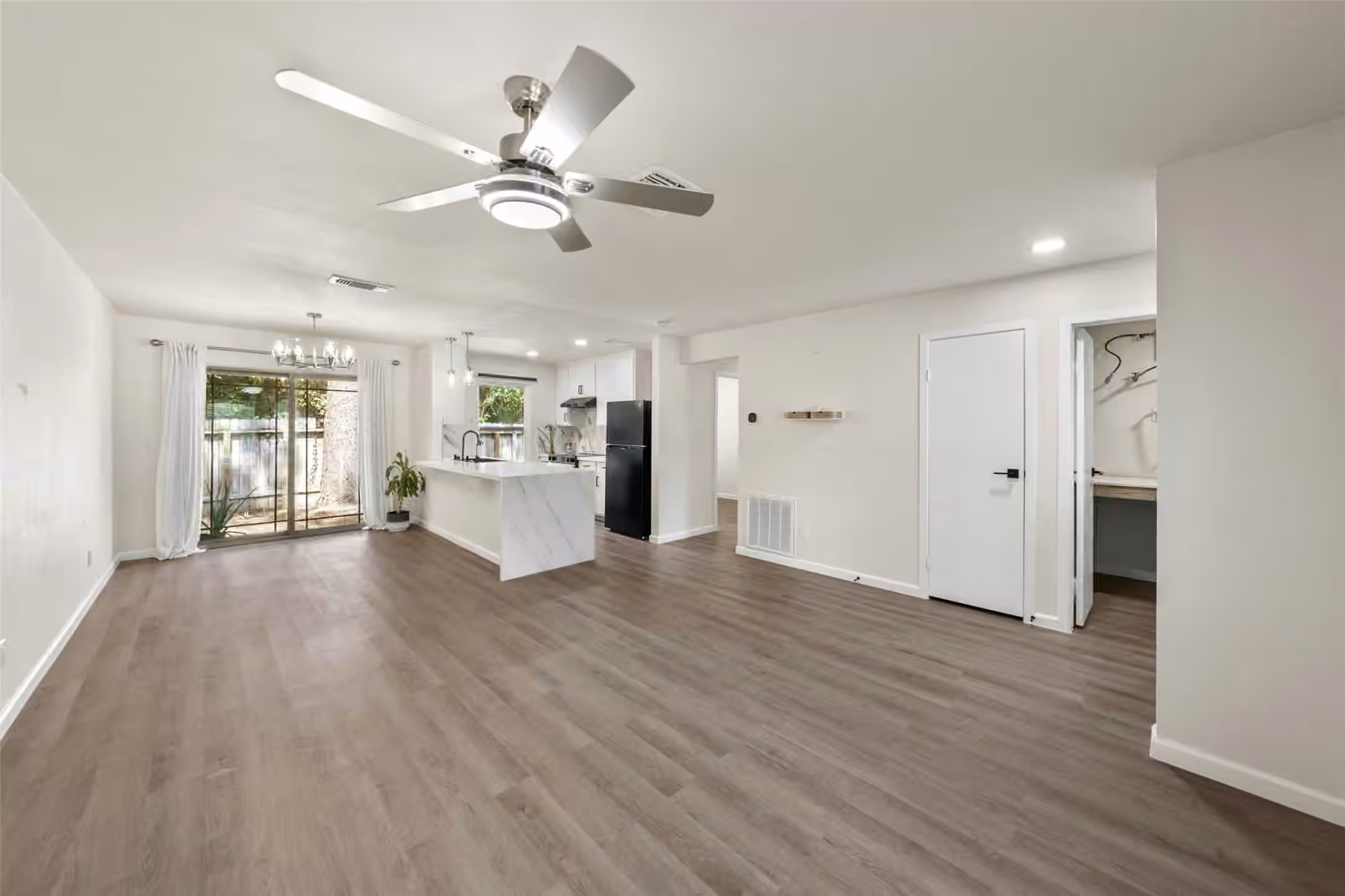 Photo 5 of 7 Hasting Oak Court, The Woodlands, TX